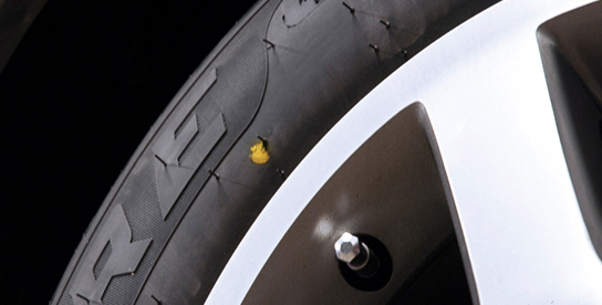 نقطه زرد روی لاستیک